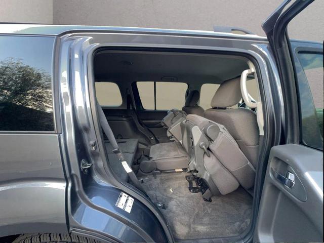 Photo of 2010 Dark Slate Metallic Nissan Pathfinder