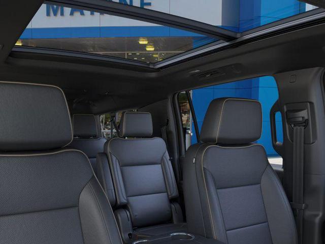Photo of 2025 Iridescent Pearl Tricoat Chevrolet Suburban