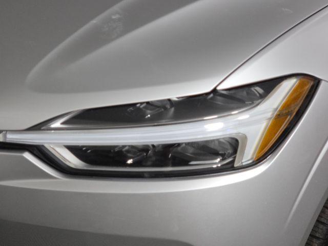 Photo of 2020 Bright Silver Metallic Volvo XC60