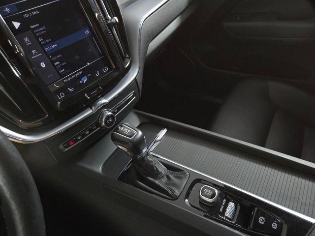 Photo of 2020 Bright Silver Metallic Volvo XC60