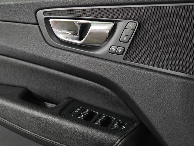 Photo of 2020 Bright Silver Metallic Volvo XC60
