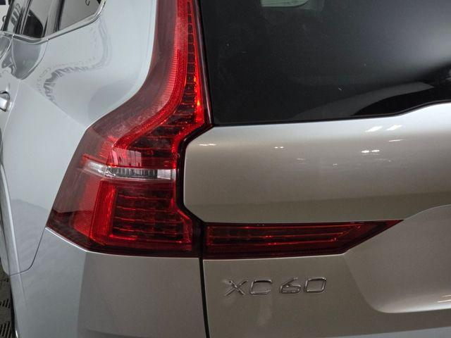Photo of 2020 Bright Silver Metallic Volvo XC60