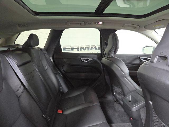Photo of 2020 Bright Silver Metallic Volvo XC60