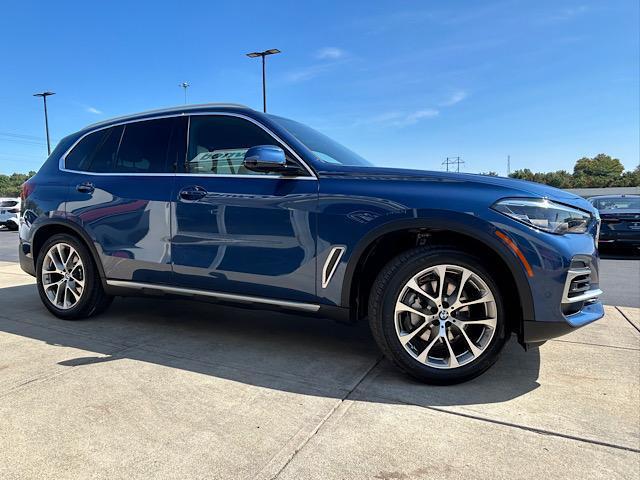 Photo of 2023 Phytonic Blue Metallic BMW X5