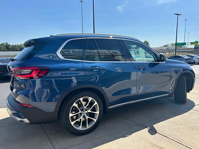 Photo of 2023 Phytonic Blue Metallic BMW X5