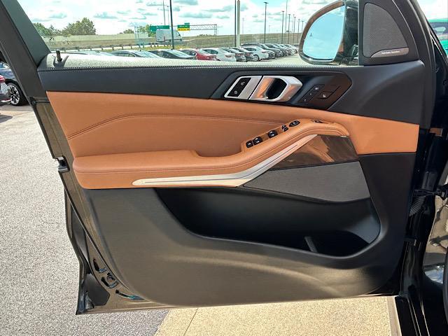 Photo of 2023 Black Sapphire Metallic BMW X5