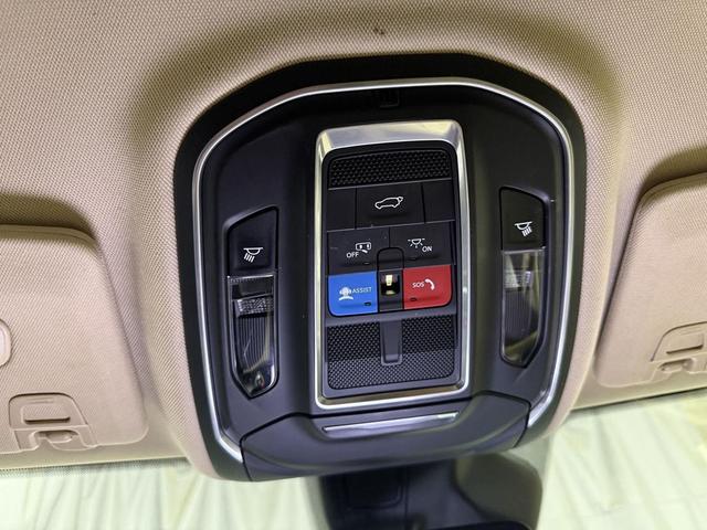 Photo of 2022 Silver Zynith Jeep Grand Cherokee L