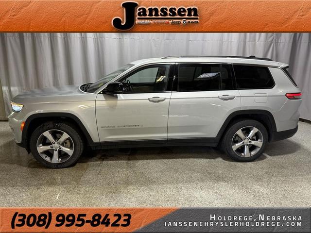 Photo of 2022 Silver Zynith Jeep Grand Cherokee L