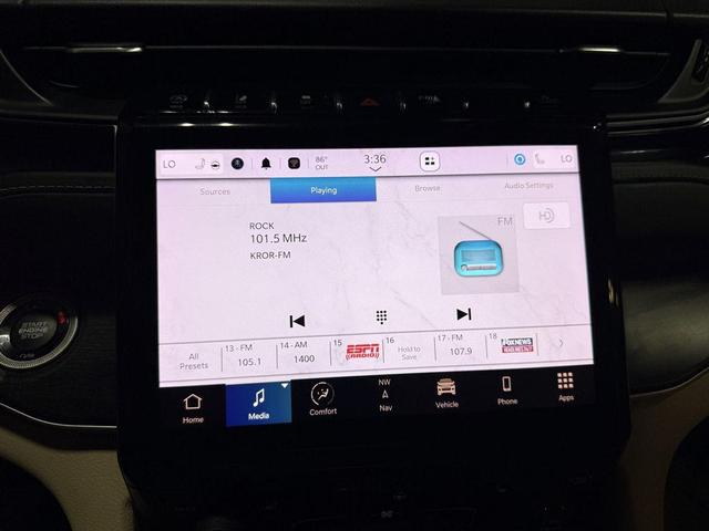 Photo of 2022 Silver Zynith Jeep Grand Cherokee L