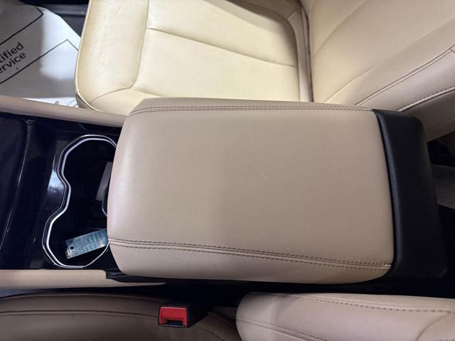 Photo of 2022 Silver Zynith Jeep Grand Cherokee L