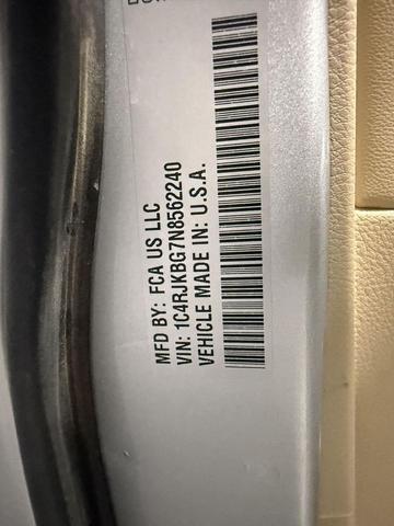 Photo of 2022 Silver Zynith Jeep Grand Cherokee L