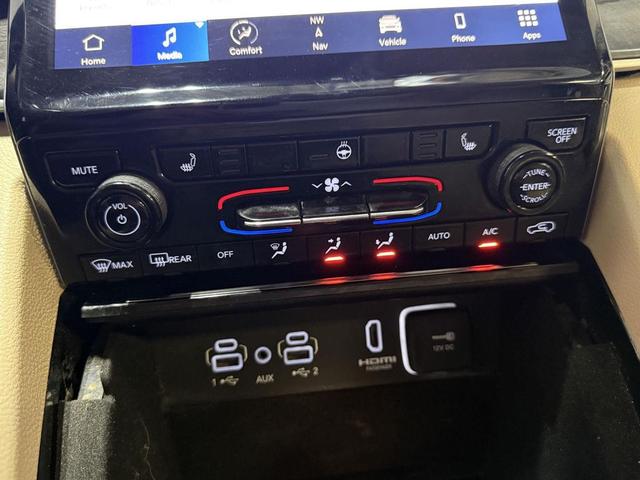 Photo of 2022 Silver Zynith Jeep Grand Cherokee L