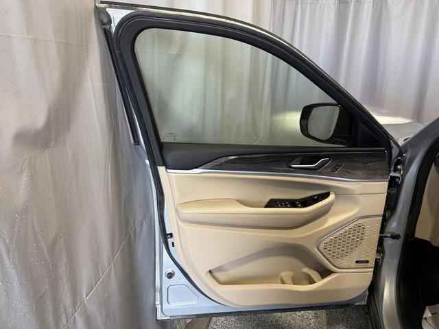 Photo of 2022 Silver Zynith Jeep Grand Cherokee L