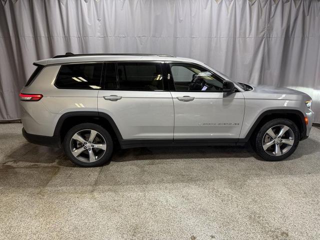 Photo of 2022 Silver Zynith Jeep Grand Cherokee L