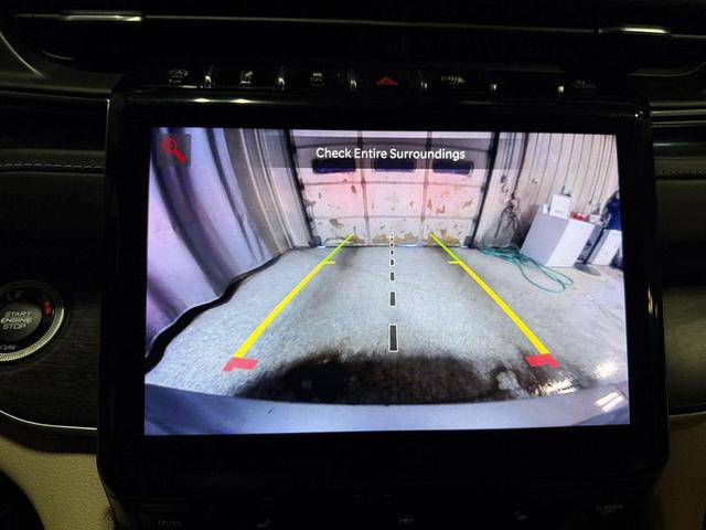 Photo of 2022 Silver Zynith Jeep Grand Cherokee L