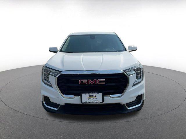 Photo of 2024 Summit White GMC Terrain