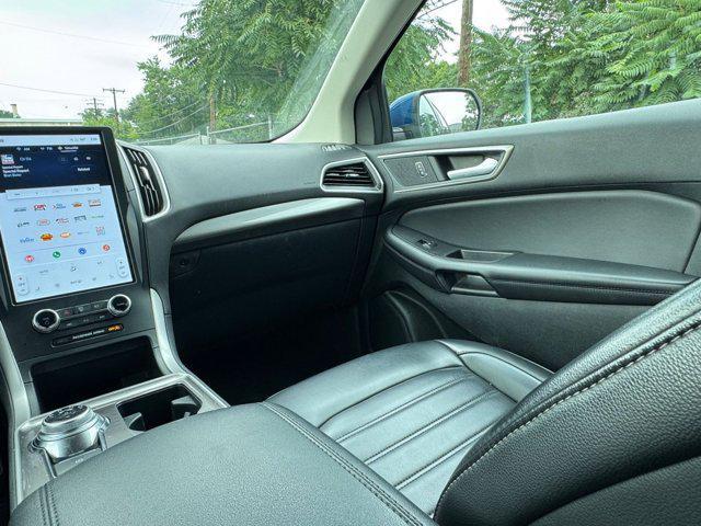Photo of 2024 Blue Ford Edge