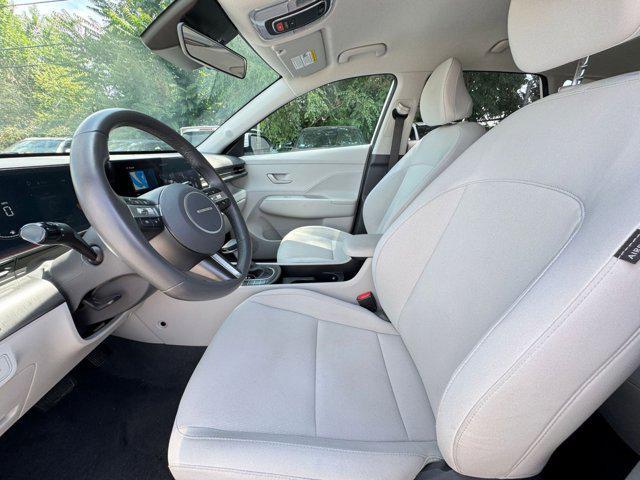 Photo of 2024 Atlas White Hyundai KONA