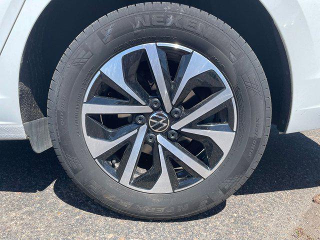 Photo of 2024 Pure White Volkswagen Jetta