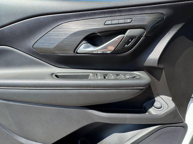 Photo of 2024 Summit White GMC Terrain