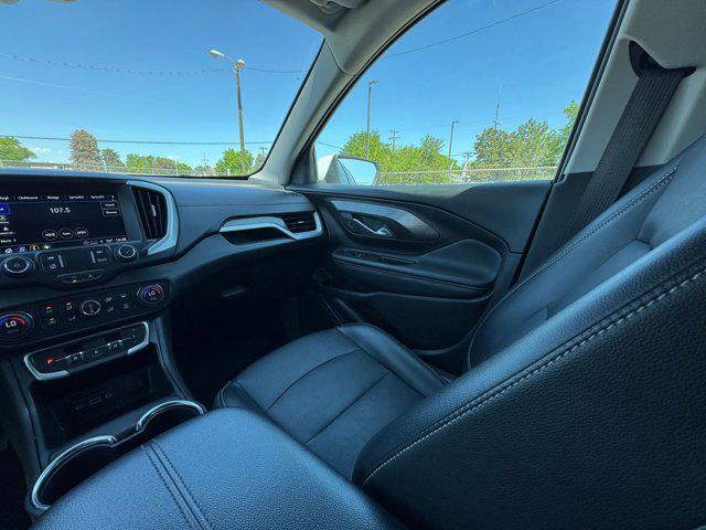 Photo of 2024 Summit White GMC Terrain