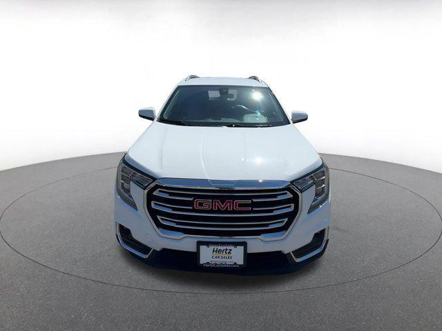Photo of 2024 Summit White GMC Terrain