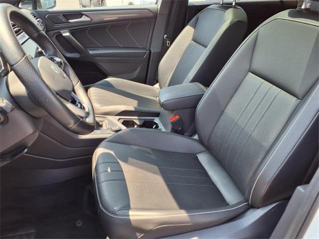 Photo of 2022 Oryx White Pearl Volkswagen Tiguan