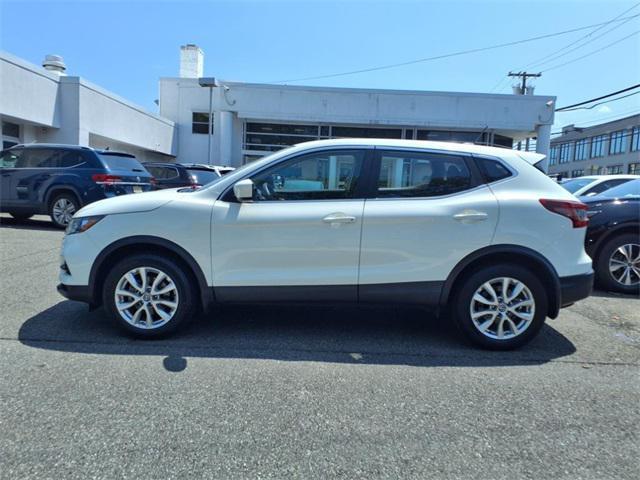 Photo of 2021 Glacier White Nissan Rogue Sport