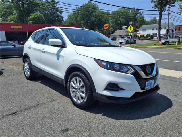 Photo of 2021 Glacier White Nissan Rogue Sport