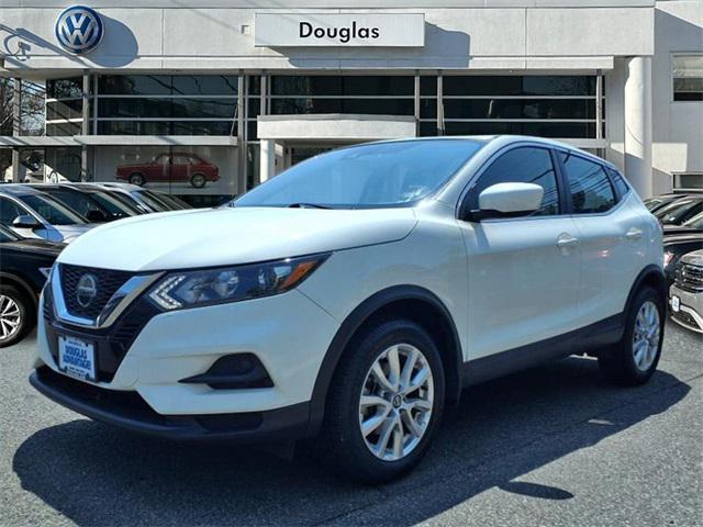 Photo of 2021 Glacier White Nissan Rogue Sport