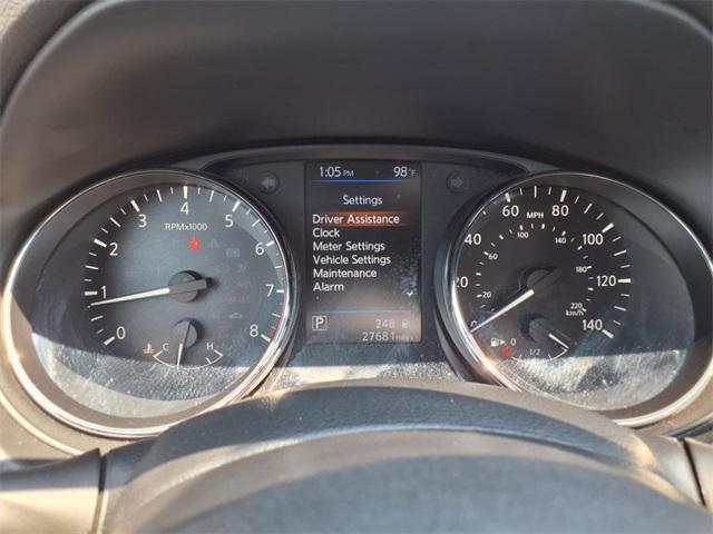 Photo of 2021 Glacier White Nissan Rogue Sport