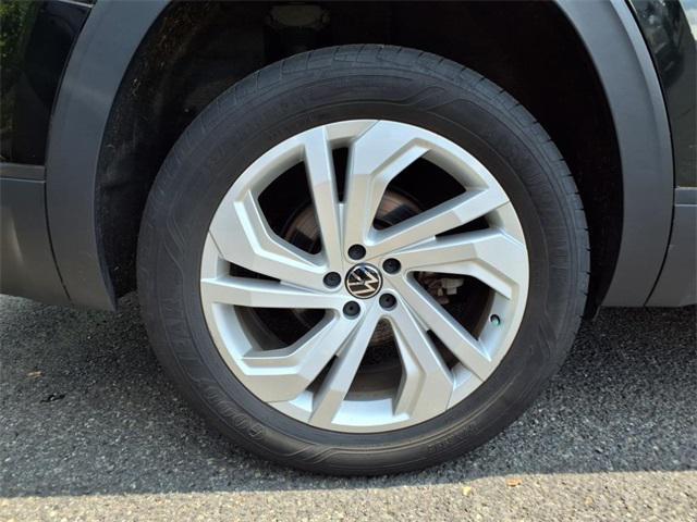 Photo of 2021 Racing Green Volkswagen Atlas