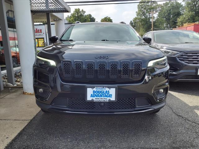 Photo of 2023 Diamond Black Crystal Pearlcoat Jeep Cherokee