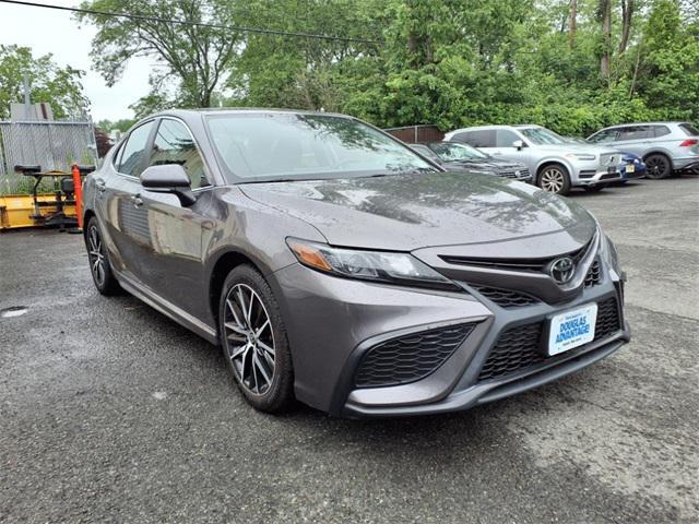 Photo of 2022 Predawn Gray Mica Toyota Camry