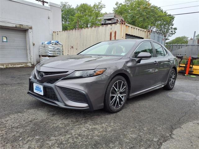 Photo of 2022 Predawn Gray Mica Toyota Camry