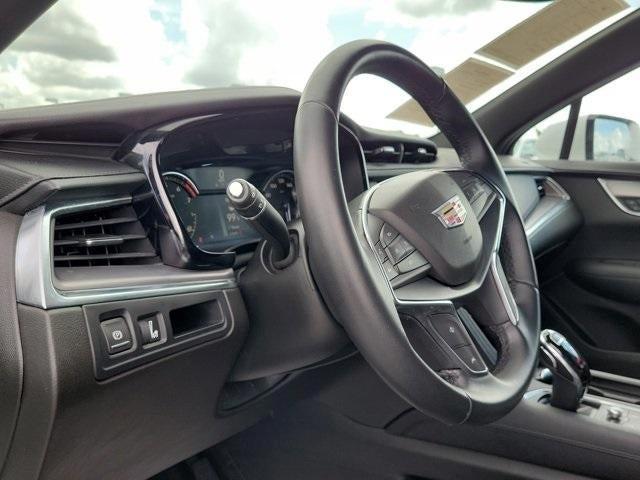 Photo of 2021 Crystal White Tri-Coat Cadillac XT5