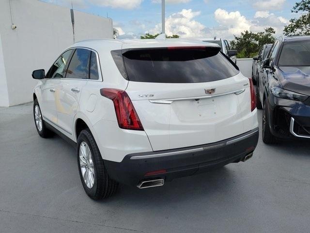 Photo of 2021 Crystal White Tri-Coat Cadillac XT5