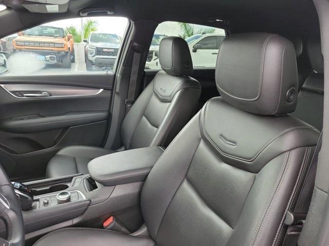 Photo of 2021 Crystal White Tri-Coat Cadillac XT5
