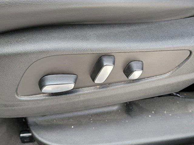 Photo of 2022 Stellar Black Metallic Cadillac XT6