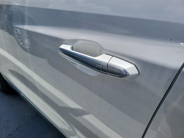 Photo of 2022 Crystal White Tri-Coat Cadillac XT5