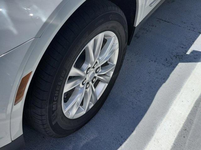 Photo of 2022 Crystal White Tri-Coat Cadillac XT5