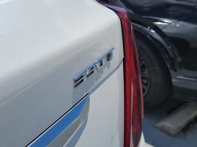 Photo of 2022 Crystal White Tri-Coat Cadillac XT5