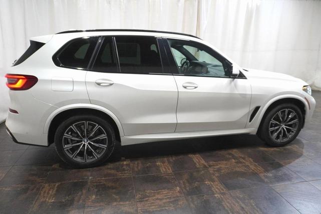 Photo of 2020 Mineral White Metallic BMW X5