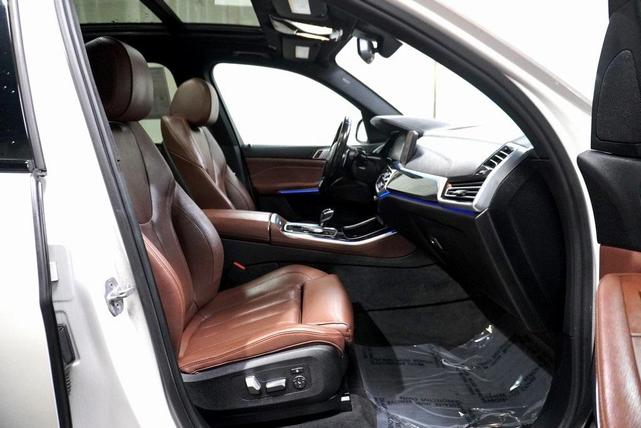 Photo of 2020 Mineral White Metallic BMW X5
