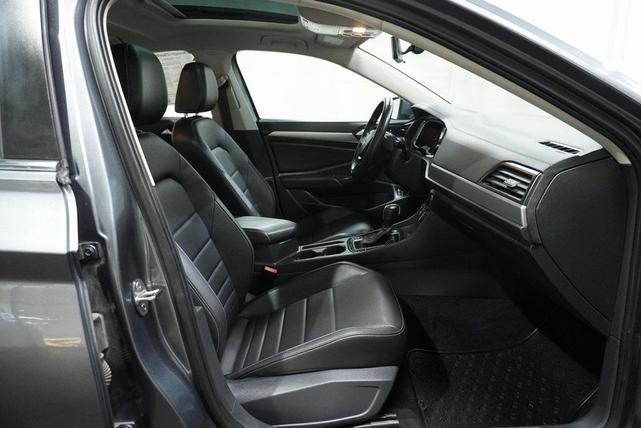 Photo of 2021 Platinum Gray Metallic Volkswagen Jetta