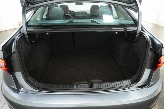 Photo of 2021 Platinum Gray Metallic Volkswagen Jetta