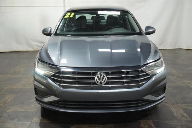 Photo of 2021 Platinum Gray Metallic Volkswagen Jetta