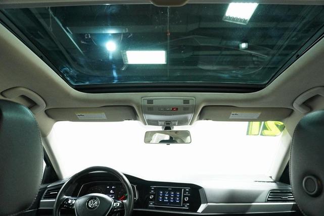 Photo of 2021 Platinum Gray Metallic Volkswagen Jetta