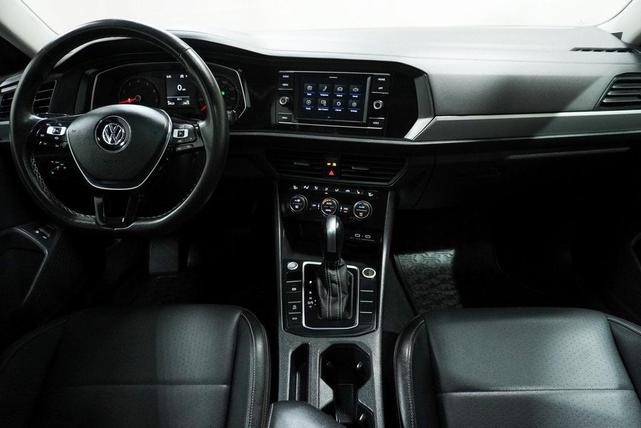 Photo of 2021 Platinum Gray Metallic Volkswagen Jetta