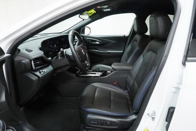 Photo of 2024 Summit White Buick Envista